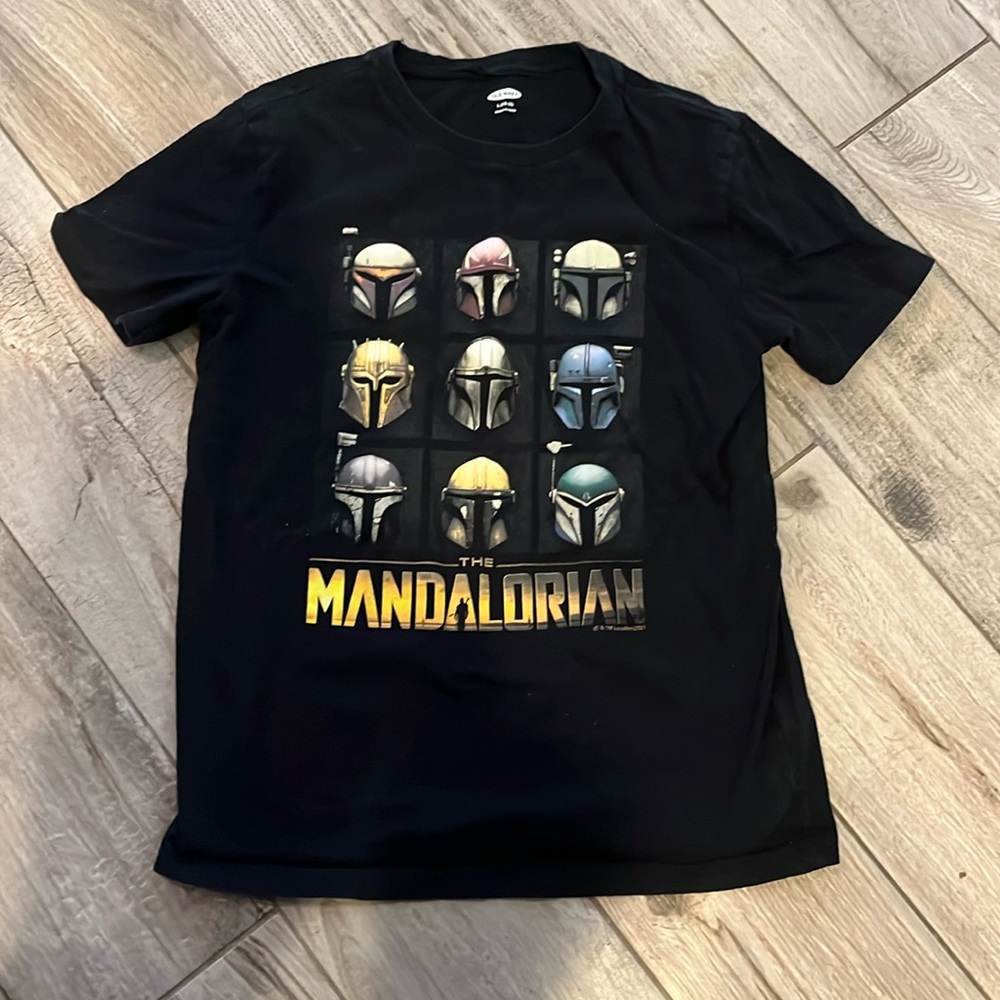 EUC Star Wars Mandalorian Old Navy t-shirt. Sz L